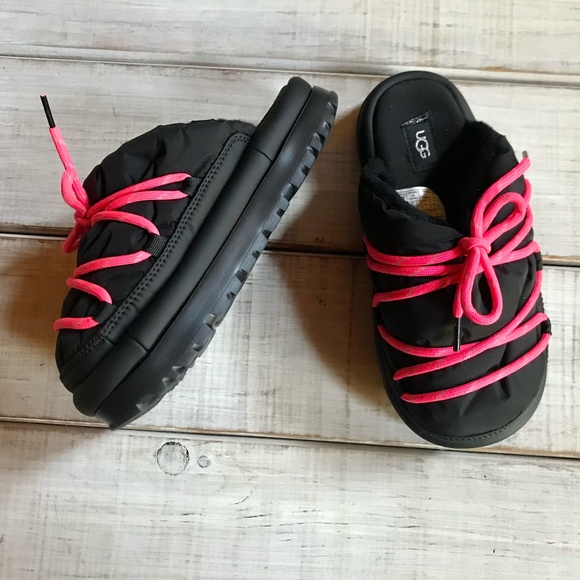 UGG women's Spaceslider Tech Slide SIZE 6 Black with hot pink reflective laces - Picture 1 of 5